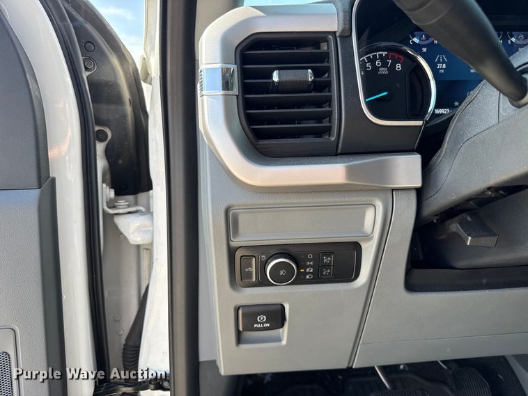 image for item ET6425 2022 Ford F150 Crew Cab pickup truck