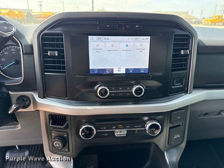image for item ET6425 2022 Ford F150 Crew Cab pickup truck