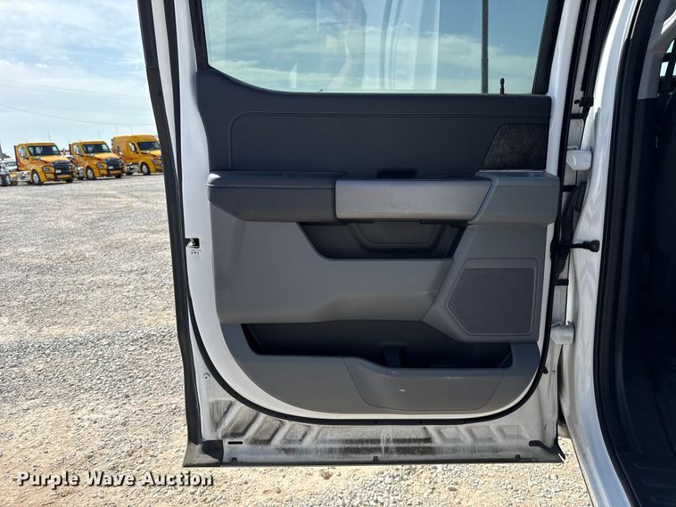 image for item ET6425 2022 Ford F150 Crew Cab pickup truck