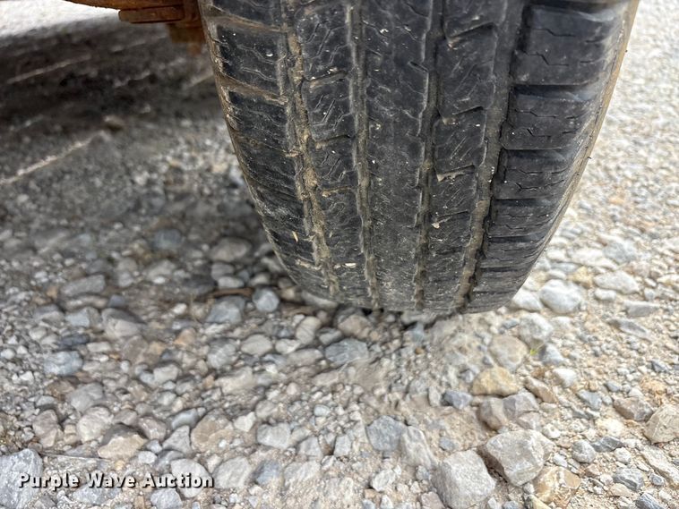 image for item EU5672 2017 East Texas refuse trailer