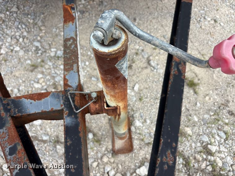 image for item EU5674 2018 East Texas refuse trailer