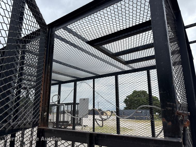 image for item EU5674 2018 East Texas refuse trailer