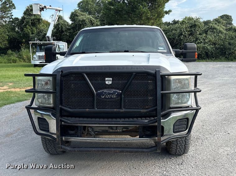 image for item EU5765 2011 Ford F250 Super Duty Crew Cab pickup truck