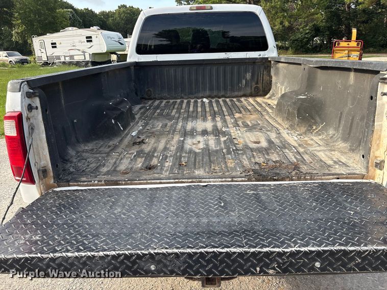 image for item EU5765 2011 Ford F250 Super Duty Crew Cab pickup truck