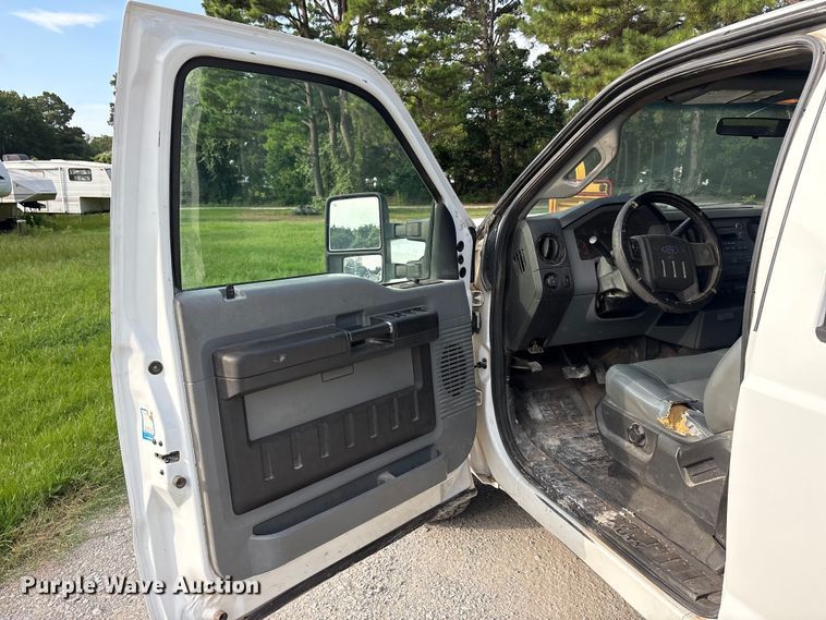 image for item EU5765 2011 Ford F250 Super Duty Crew Cab pickup truck