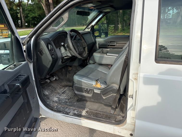 image for item EU5765 2011 Ford F250 Super Duty Crew Cab pickup truck
