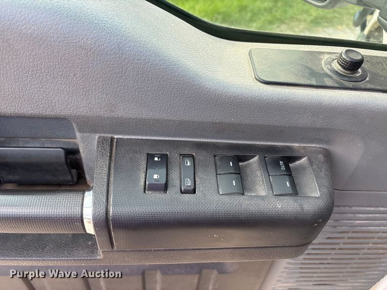 image for item EU5765 2011 Ford F250 Super Duty Crew Cab pickup truck
