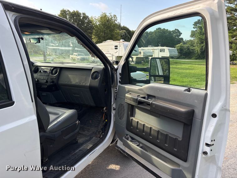 image for item EU5765 2011 Ford F250 Super Duty Crew Cab pickup truck