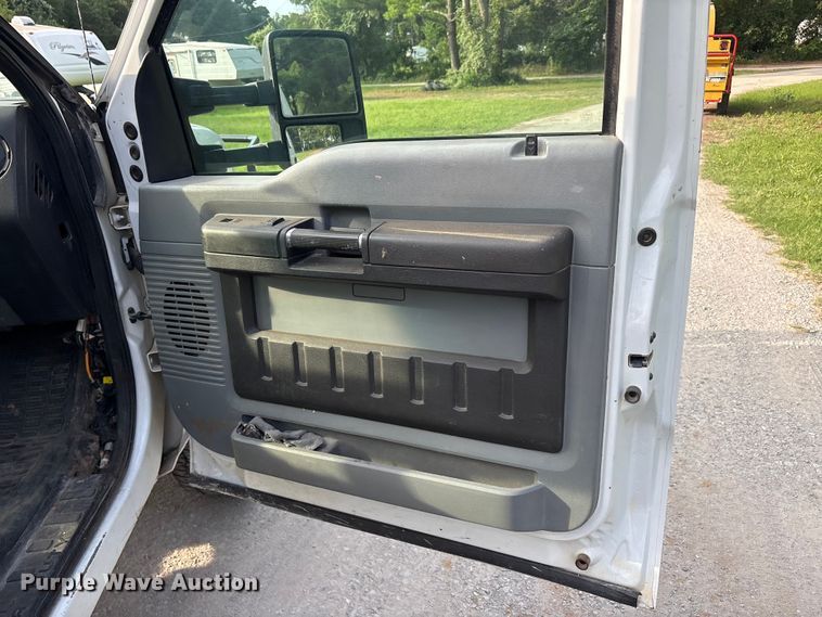 image for item EU5765 2011 Ford F250 Super Duty Crew Cab pickup truck