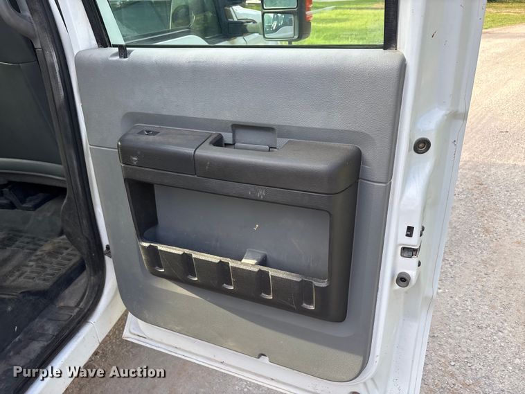 image for item EU5765 2011 Ford F250 Super Duty Crew Cab pickup truck