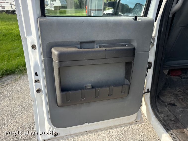 image for item EU5765 2011 Ford F250 Super Duty Crew Cab pickup truck