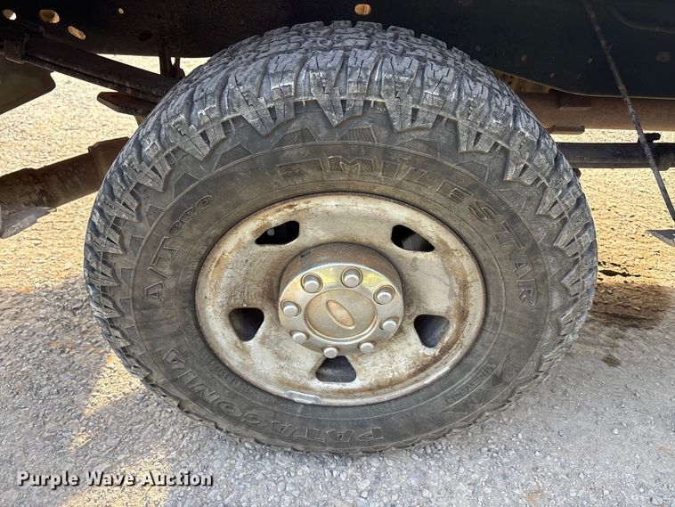 image for item EU5765 2011 Ford F250 Super Duty Crew Cab pickup truck