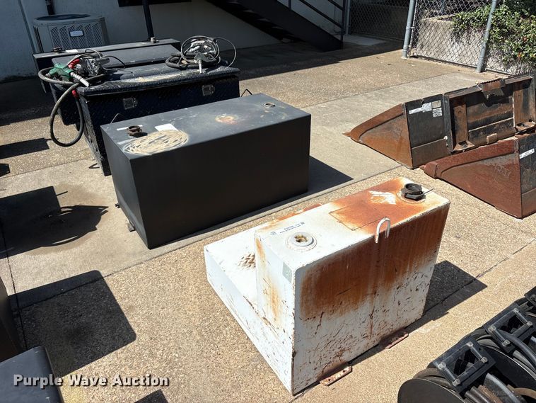 image for item EU5768 (4) fuel tanks