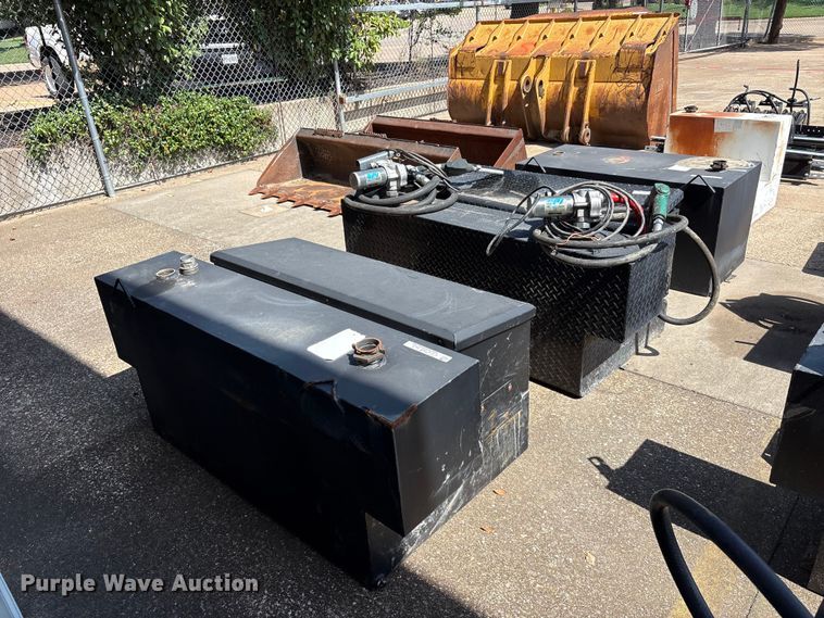 image for item EU5768 (4) fuel tanks