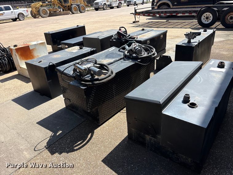 image for item EU5768 (4) fuel tanks