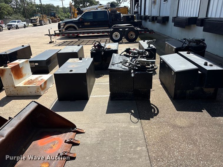 image for item EU5768 (4) fuel tanks