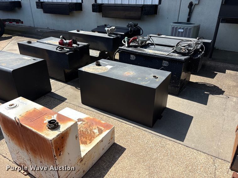 image for item EU5768 (4) fuel tanks