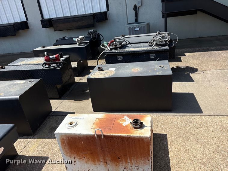 image for item EU5768 (4) fuel tanks