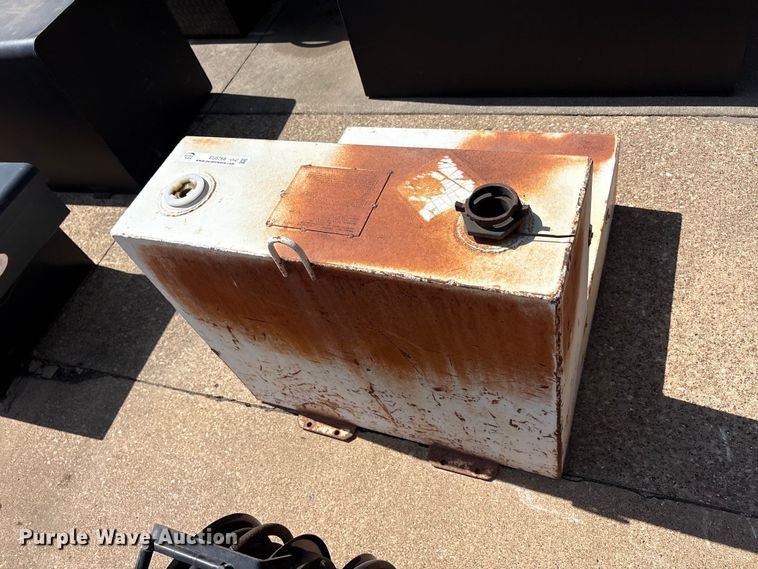 image for item EU5768 (4) fuel tanks