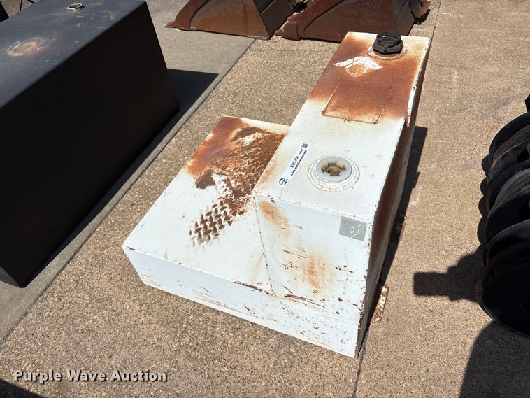image for item EU5768 (4) fuel tanks