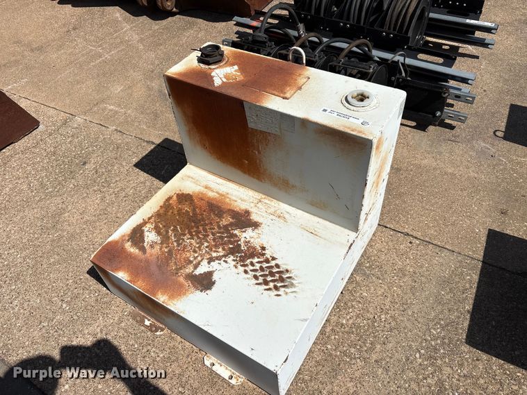 image for item EU5768 (4) fuel tanks