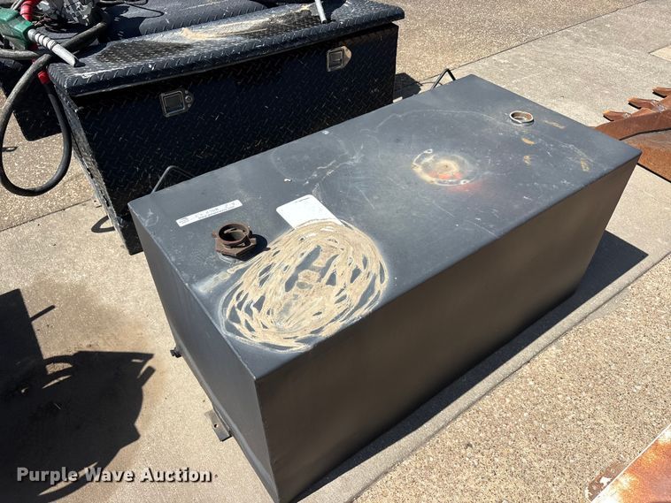 image for item EU5768 (4) fuel tanks