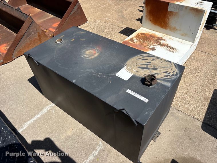 image for item EU5768 (4) fuel tanks