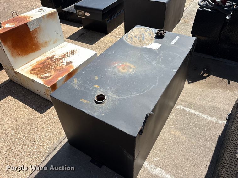 image for item EU5768 (4) fuel tanks