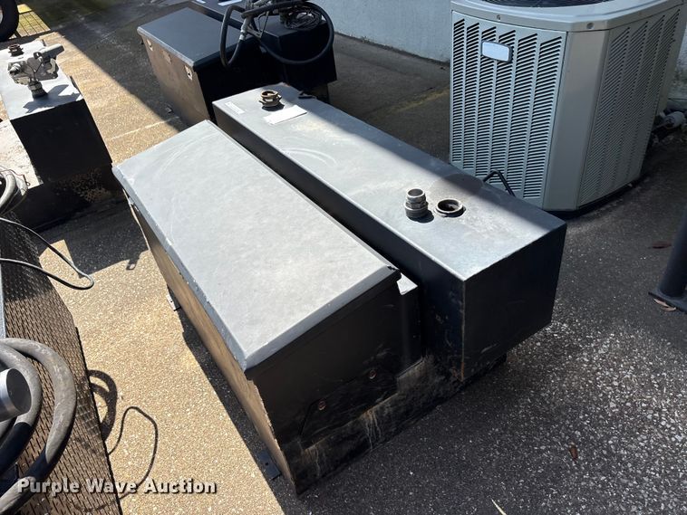 image for item EU5768 (4) fuel tanks