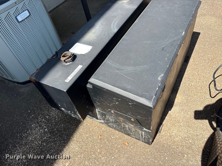 image for item EU5768 (4) fuel tanks
