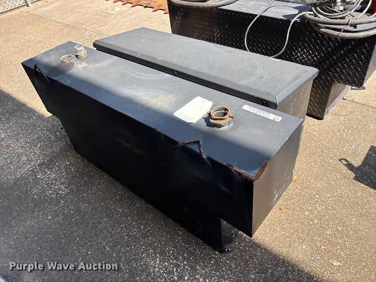 image for item EU5768 (4) fuel tanks