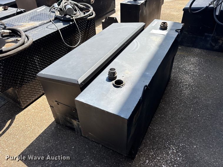 image for item EU5768 (4) fuel tanks