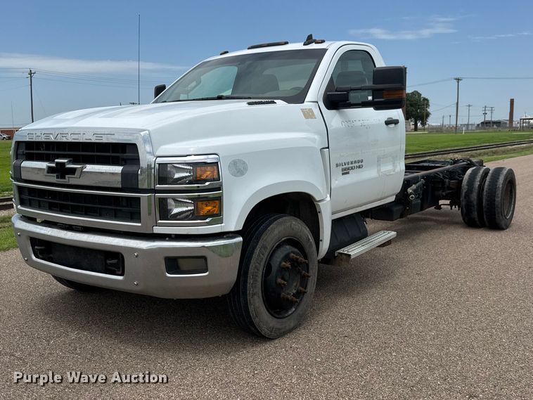 image for item EU6457 2021 Chevrolet GM515 truck cab and chassis