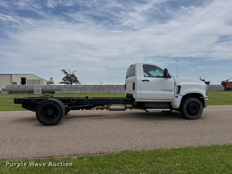image for item EU6457 2021 Chevrolet GM515 truck cab and chassis