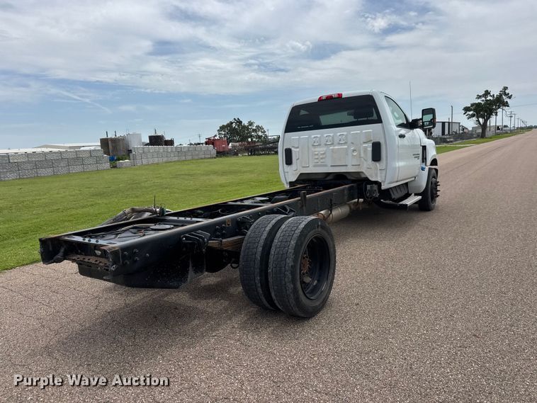 image for item EU6457 2021 Chevrolet GM515 truck cab and chassis
