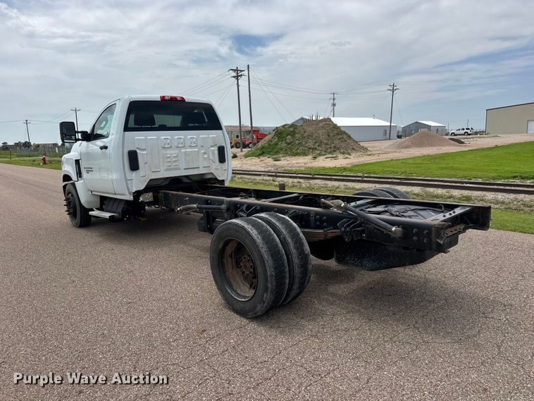 image for item EU6457 2021 Chevrolet GM515 truck cab and chassis