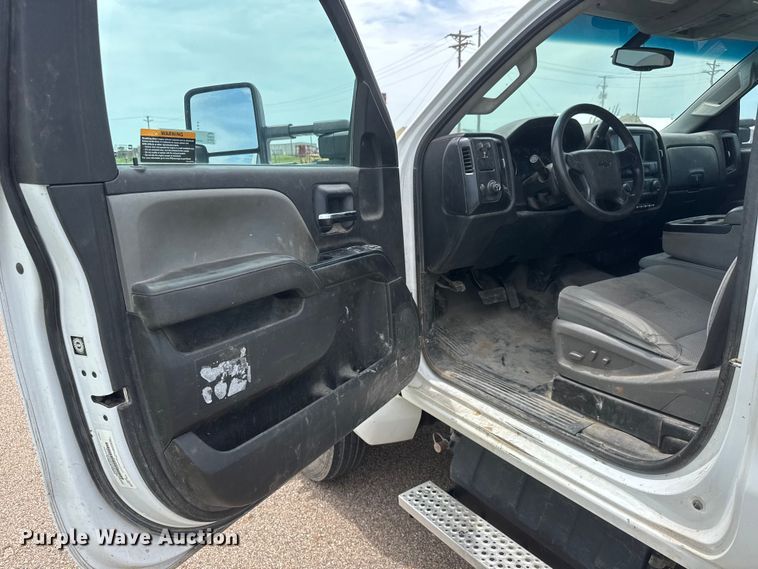 image for item EU6457 2021 Chevrolet GM515 truck cab and chassis
