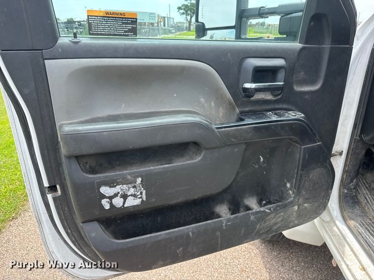 image for item EU6457 2021 Chevrolet GM515 truck cab and chassis