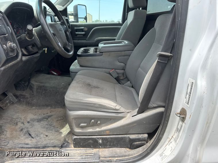 image for item EU6457 2021 Chevrolet GM515 truck cab and chassis