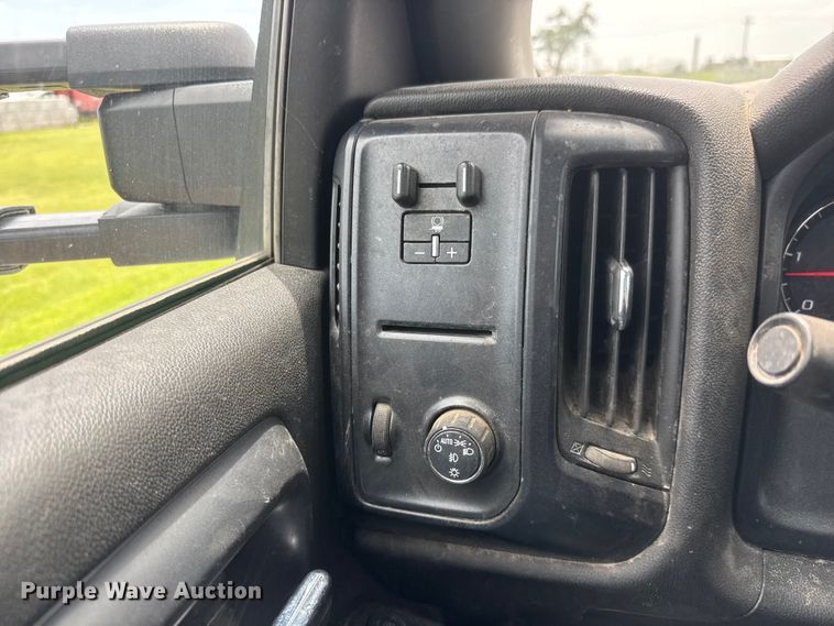 image for item EU6457 2021 Chevrolet GM515 truck cab and chassis