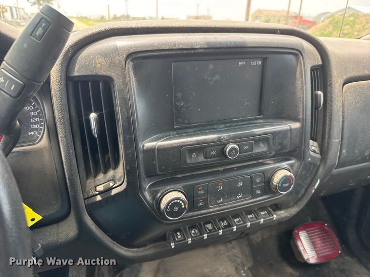 image for item EU6457 2021 Chevrolet GM515 truck cab and chassis