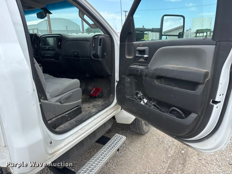 image for item EU6457 2021 Chevrolet GM515 truck cab and chassis