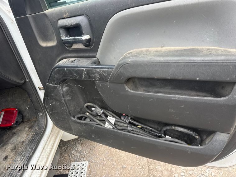 image for item EU6457 2021 Chevrolet GM515 truck cab and chassis