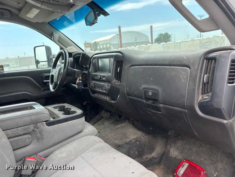 image for item EU6457 2021 Chevrolet GM515 truck cab and chassis
