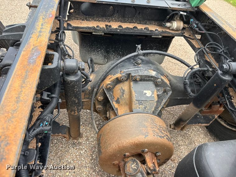 image for item EU6457 2021 Chevrolet GM515 truck cab and chassis