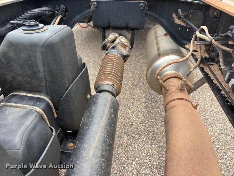image for item EU6457 2021 Chevrolet GM515 truck cab and chassis