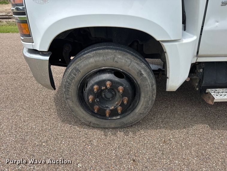 image for item EU6457 2021 Chevrolet GM515 truck cab and chassis