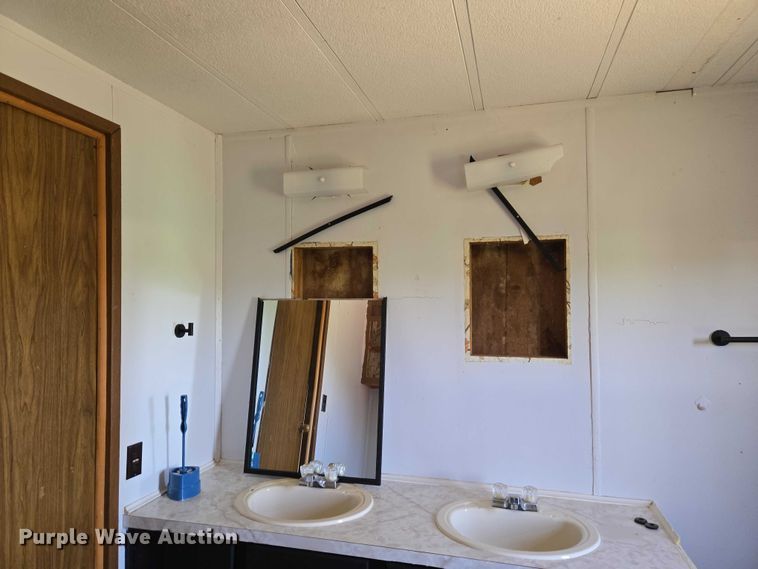 image for item EW0097 1983 Nashua Homes mobile home