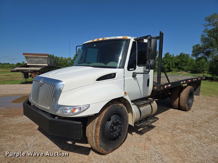 image for item EW0334 2007 International 4300 flatbed truck