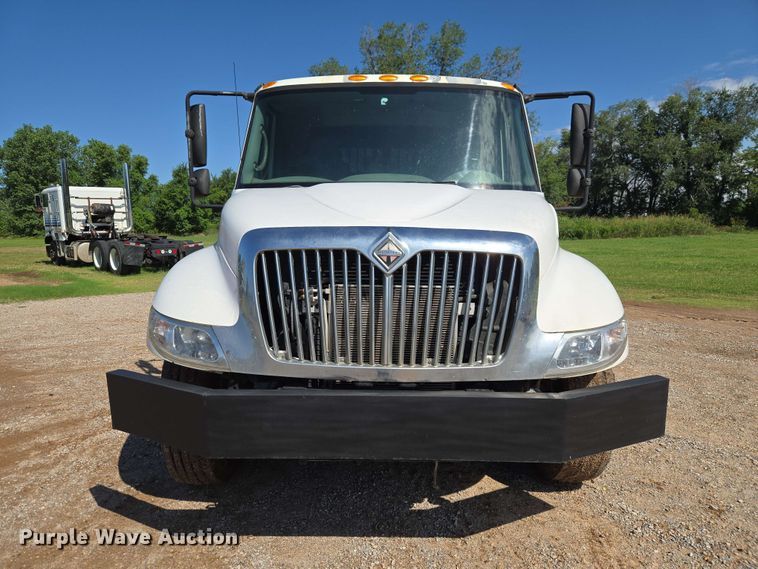 image for item EW0334 2007 International 4300 flatbed truck